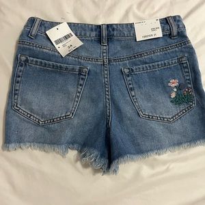 FOREVER 21 shorts with flower details